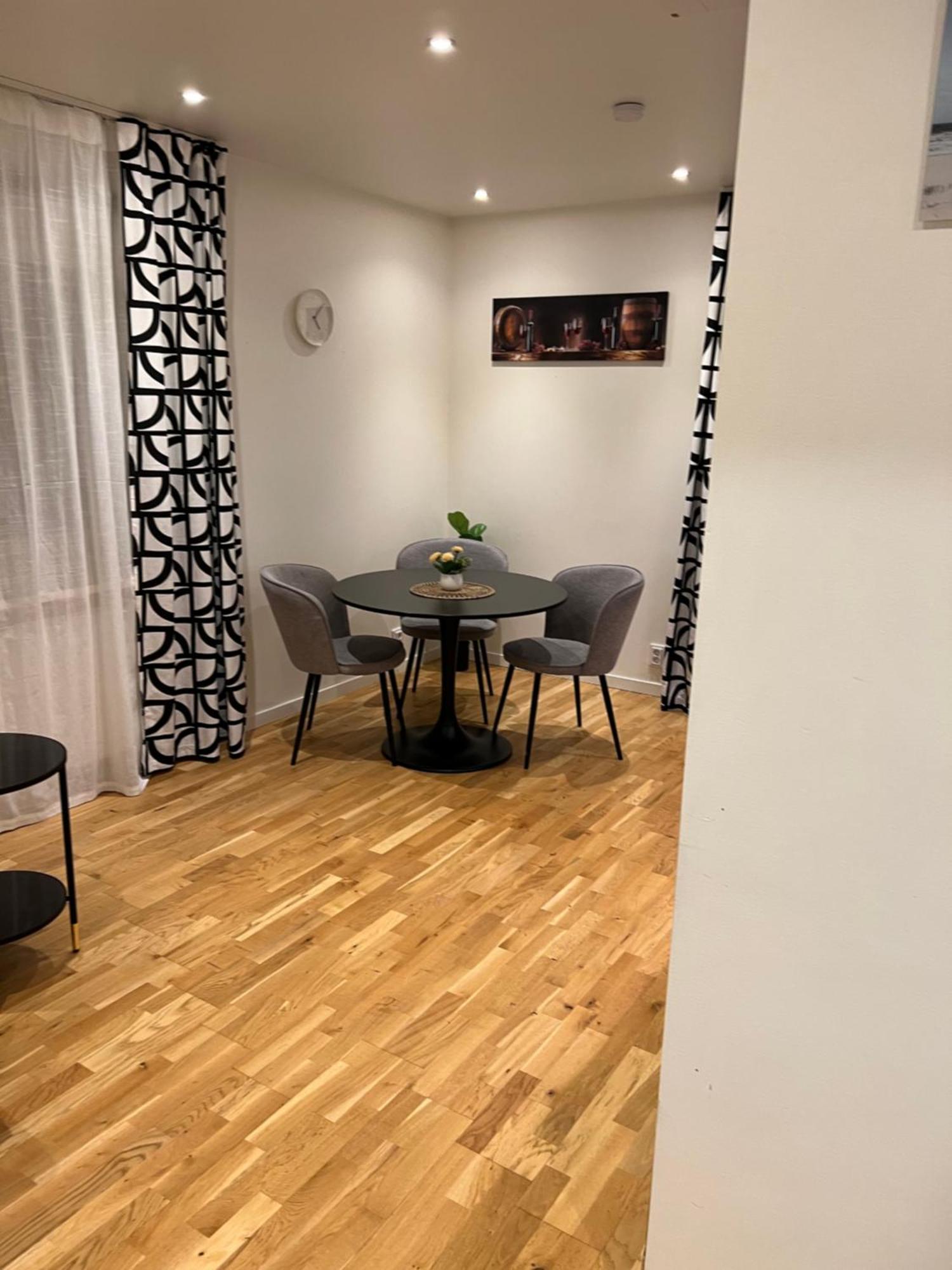 Noah Longstay Apartment Vasteras Bagian luar foto