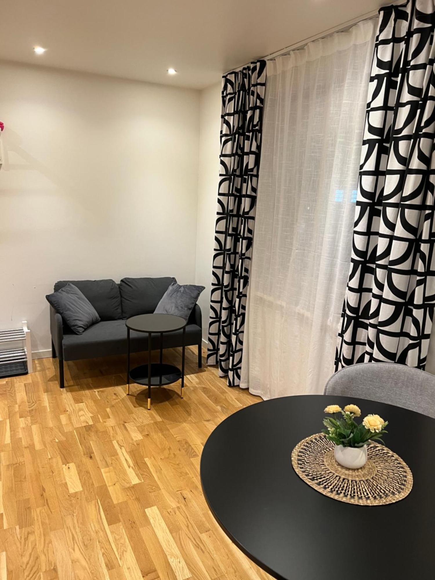 Noah Longstay Apartment Vasteras Bagian luar foto